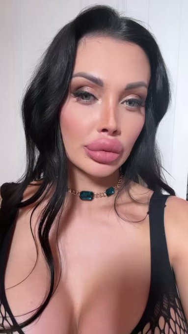 On set for https://t.co/p9tRoG51cr https://t.co/4h4AQ68Qyu