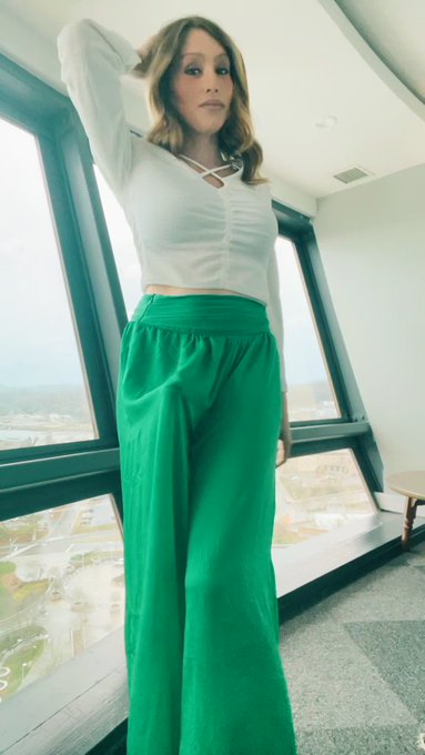 Waiting for the window washers to come up like&hellip;😉 https://t.co/CthlOLThwk