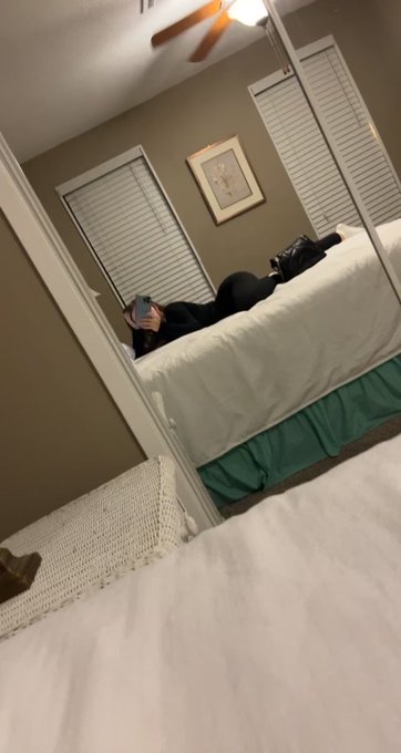 When it still moves in leggings https://t.co/XnDbTuc0bF