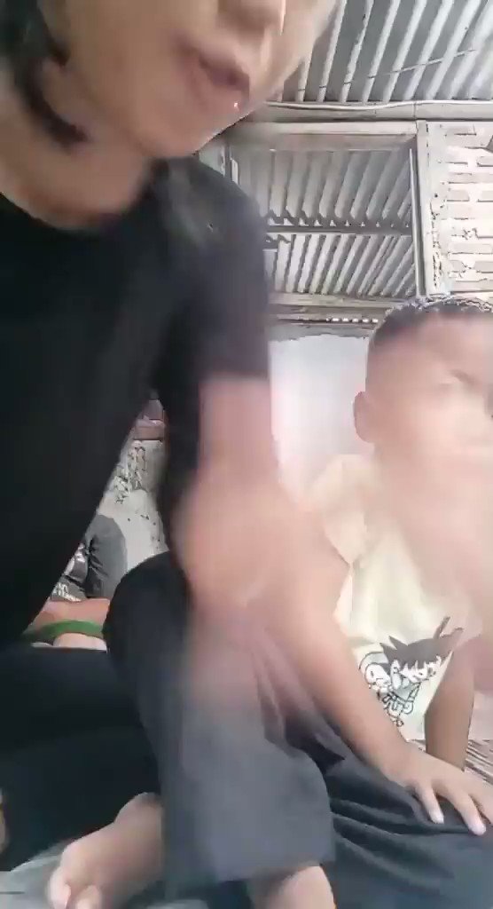 Tante vs bocil 