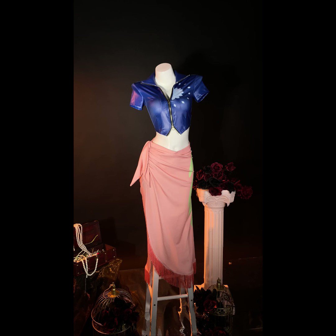 on Twitter "WHO'S SHE?😏