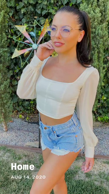 I always check out my photo memories and it’s legit all nudes ahaha but this one’s nice and sweet. Makes