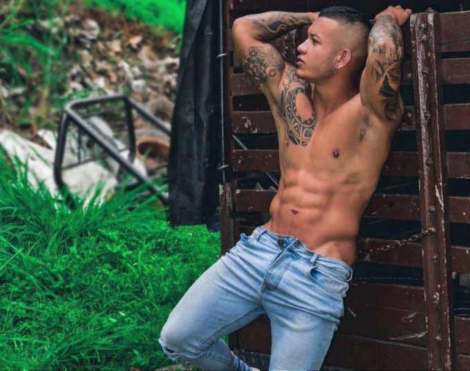 I love stroking myself...want to watch me? #JockMenLive #camguy #strokeit #MuscleMorph #jock
@JoeFordF4F