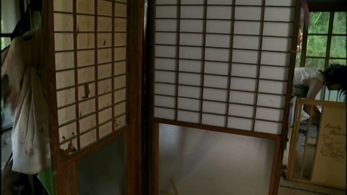 赤子をあやす若妻に危険が迫っていた…。
男が物陰に隠れ手には包丁を握りしめている。

部屋を移る刹那。若妻は視界の端にそれを捉えた。
だが…。 https://t.co/KBBYujmfIH