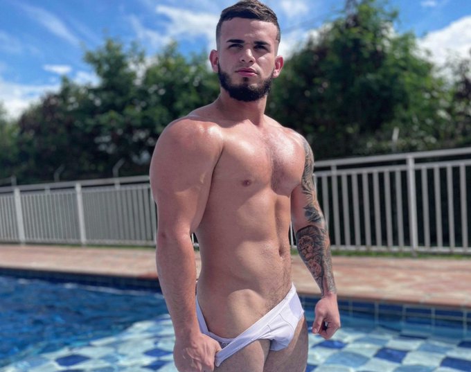 Want to see more? Just ask. #JockMenLive #camguys #ThirstyThursday #muscledom #gayporn 
@alanarab19 @axelkolll