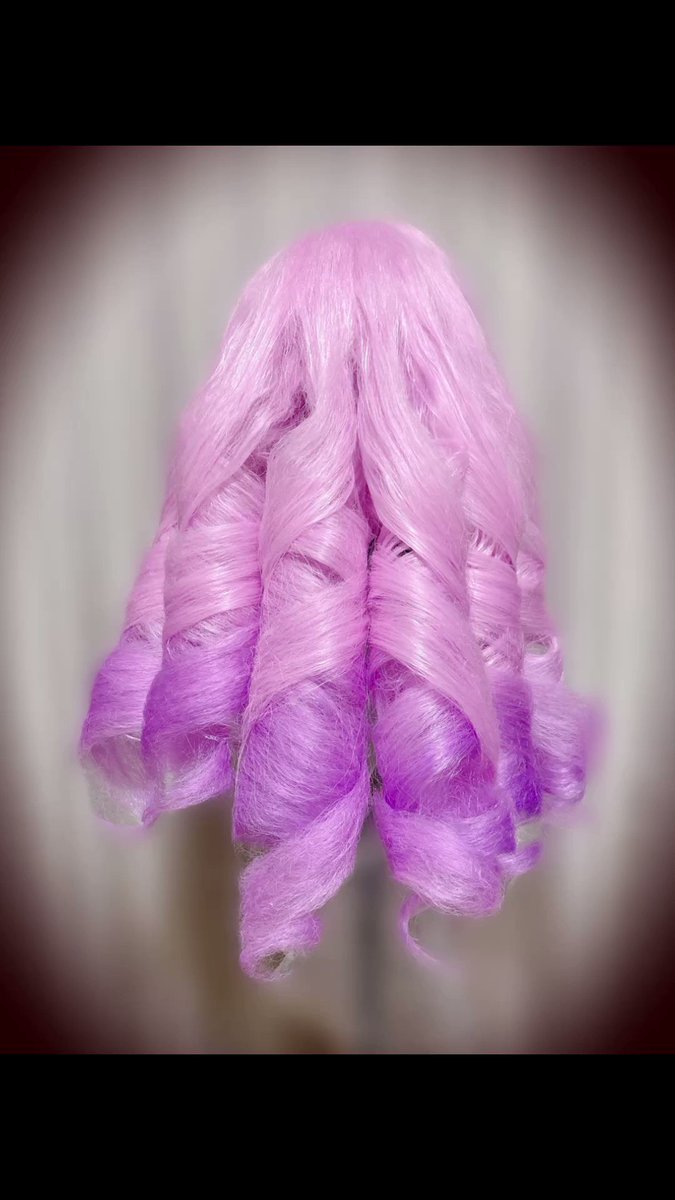 すごく動きが拙く感じる頃の動画ですが(笑)
縦ロールを作る前準備でふかしを入れることで、形状維持しやすい&amp;軽く作れるので是非参考に😌✨
イベントなどで長時間着用する場合は水溶きボンドスプレーなども使うと良いですよ🚰

※動画はご担当者様に編集いただいてます！いつもありがとうございます🙇🏻‍♀️ 