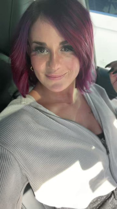 Short hair don’t care ??‍♀️ ?? https://t.co/HEOxwu3X5U