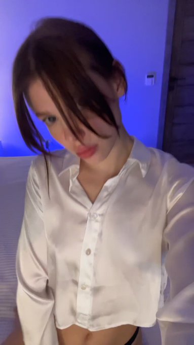 I’m online on @chaturbate 

https://t.co/fDU5fuJuaJ https://t.co/nJ7t2uMIta