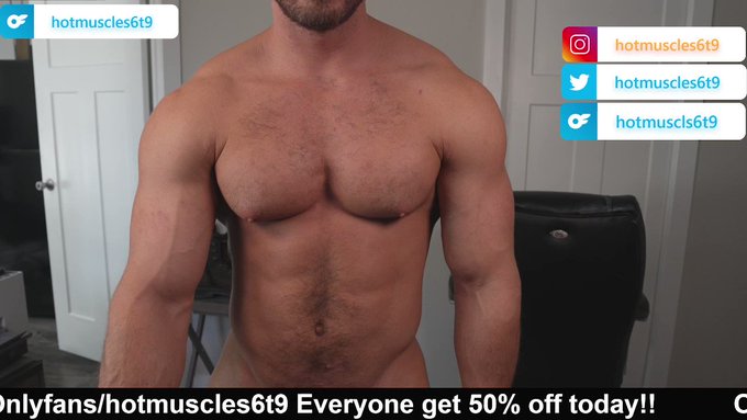 huge pecs bouncing https://t.co/J5s5EVvRJl