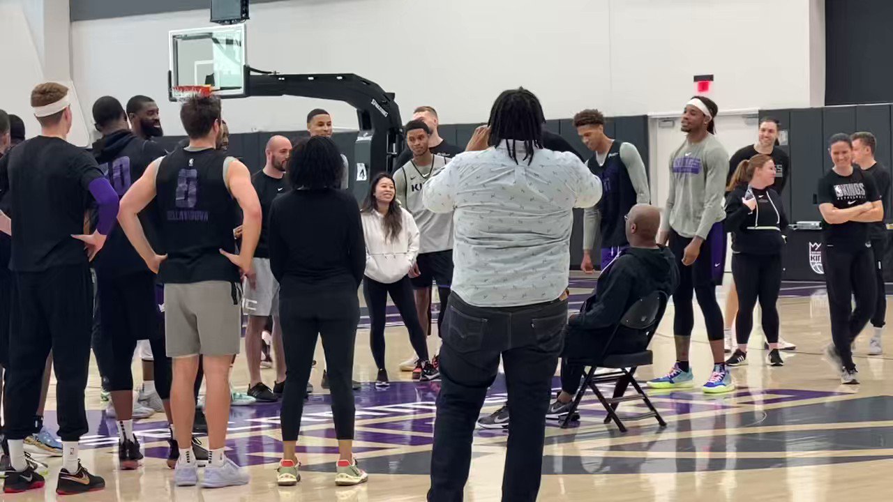 Happy belated birthday to Kings head coach Mike Brown  