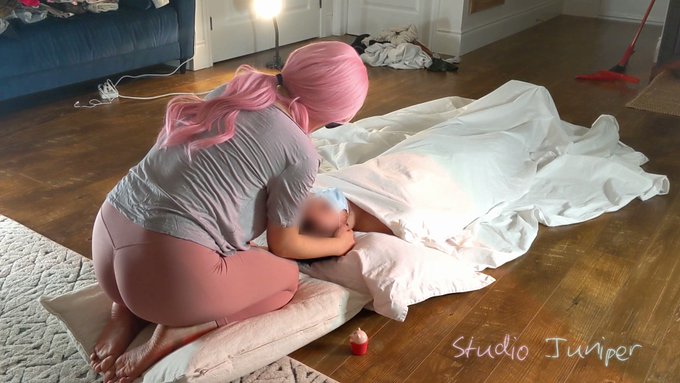 🍑😌 https://t.co/1G0R0hUJrz<a href="/tag/nipslip"class="tags"><span>#nipslip</span></a><a href="/tag/sideboob"class="tags"><span>#sideboob</span></a><a href="/tag/nsfw"class="tags"><span>#nsfw</span></a>