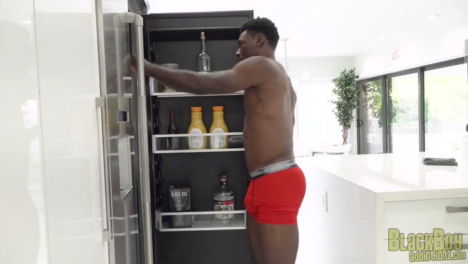 After hanging out by the pool, #JuJu heads inside to enjoy some sexy, private time. He ends up with some