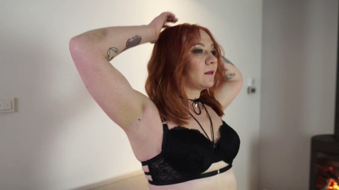 Enjoy the chance to see Nicole pleasure herself with some special toys. This time she uses a magic wand<a href="/tag/diaper"class="tags"><span>#diaper</span></a><a href="/tag/diaperfetish"class="tags"><span>#diaperfetish</span></a><a href="/tag/adultdiaper"class="tags"><span>#adultdiaper</span></a>