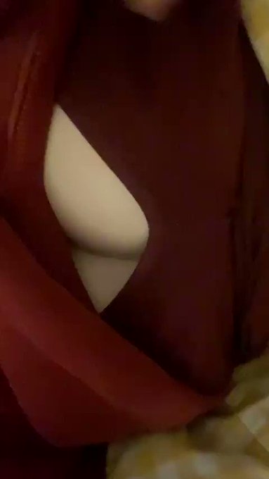 Big breast is heaven ? 😂 https://t.co/yxpea0fska