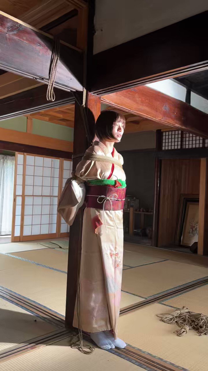和服着物緊縛  / X