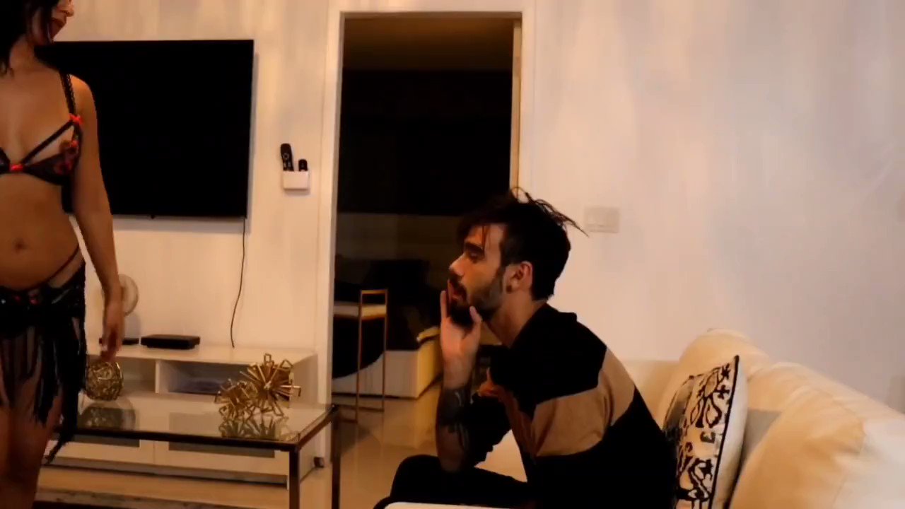 الينا انجل تويتر