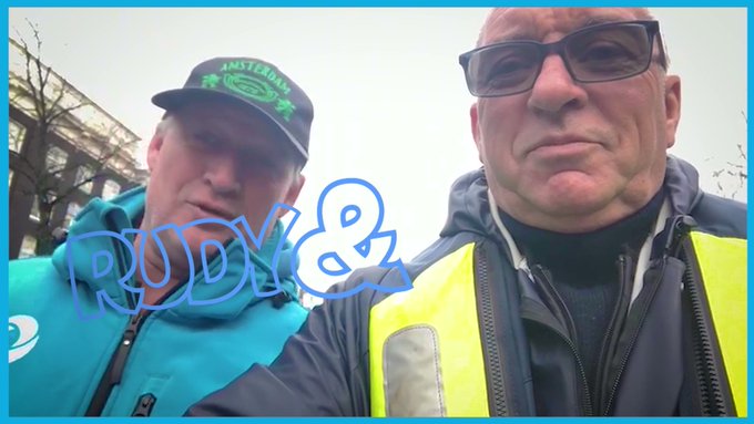 Rudy en Cor kibbelen over wie er het hardst werkt maar we weten allemaal wie dat is. Je kent het gezegde 'als twee drijfvuilvissers vechten om een been loopt de derde ermee heen'.😂 Lekker bezig Ton.💪

Bekijk de volledige video. 👇
https://t.co/scZqoV6fjv

#vlog #amsterdam