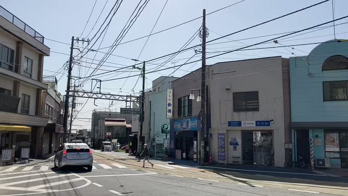 その龍口寺前の道路軌道併用の江ノ電を動画撮影#藤沢市#青い花#きみの声をとどけたい 