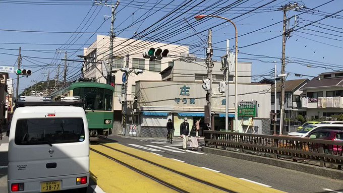 腰越駅前に電車が進入するところも動画撮影した#鎌倉市#青い花#きみの声をとどけたい 