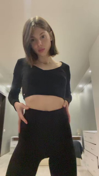 Meet a girl in all black and in a new place
Waiting for you in my room 

https://t.co/xKXQ7QhNwR https://t