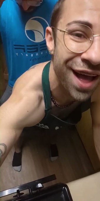 I am the definition of a free use slut ? https://t.co/E79pSOJ3O1