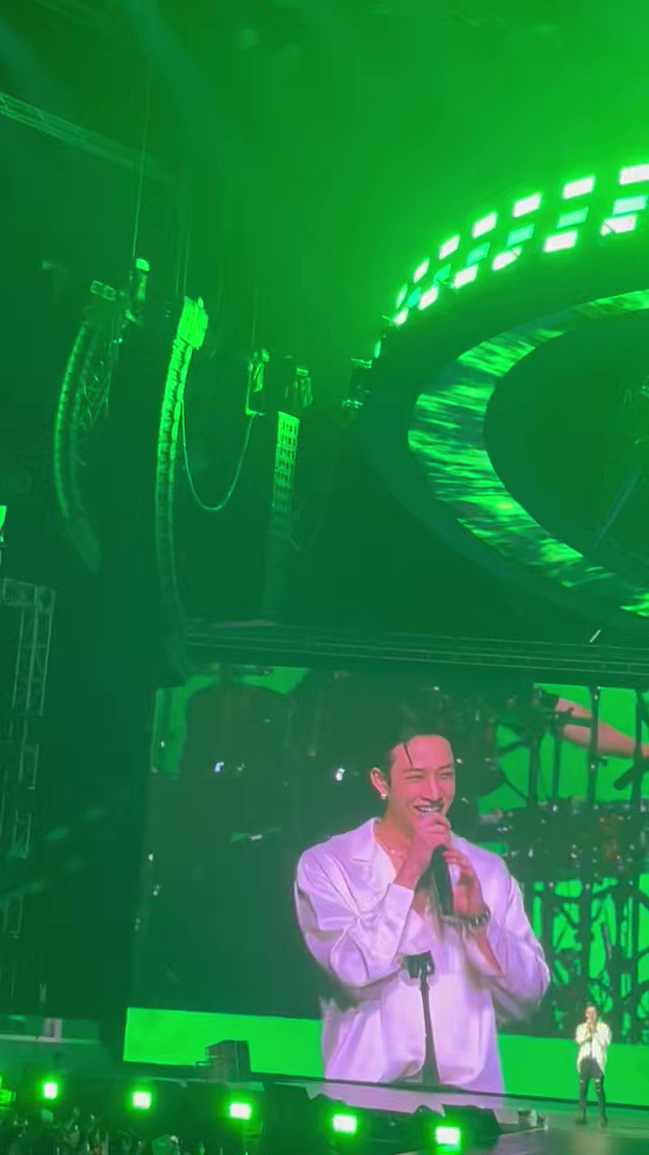 땨 on Twitter "EVERYBODY HANDS GO UP PUTANGINAAAAAAAAAA HE FINALLY DID