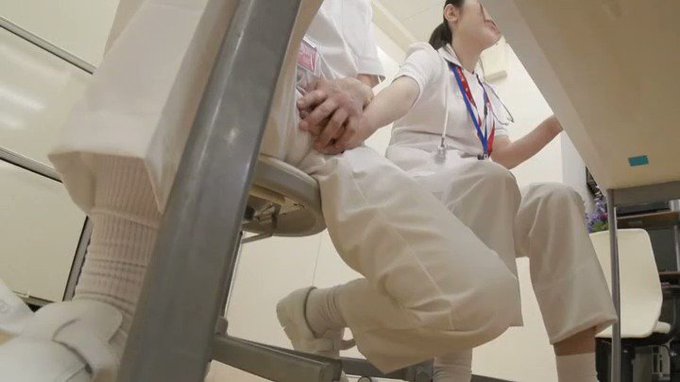 ナースステーションで生挿入中出しセックス…

本編はリプ欄から 👇
https://t.co/vwy4093GwO