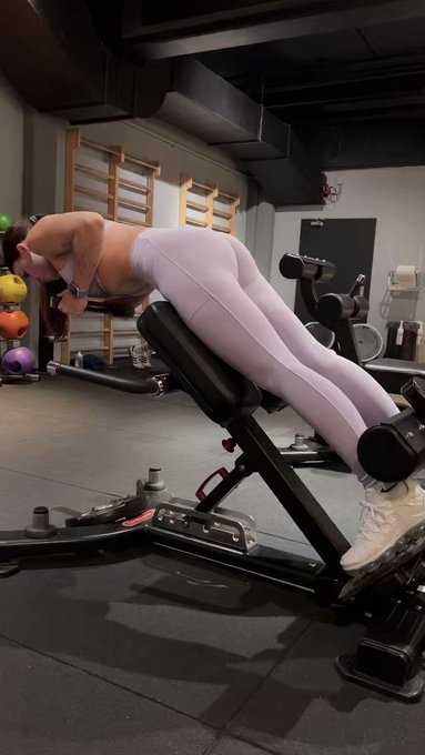 Sunday = Leg day ?
Watching this makes me realize how weird my leg to torso ratio is lol https://t.c