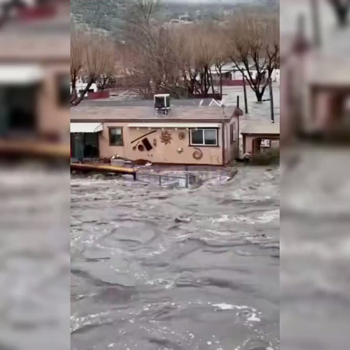 наводнение половодье. калифорнию затопило. наводнение в монтесито. затопление в америке. паводок и половодье.