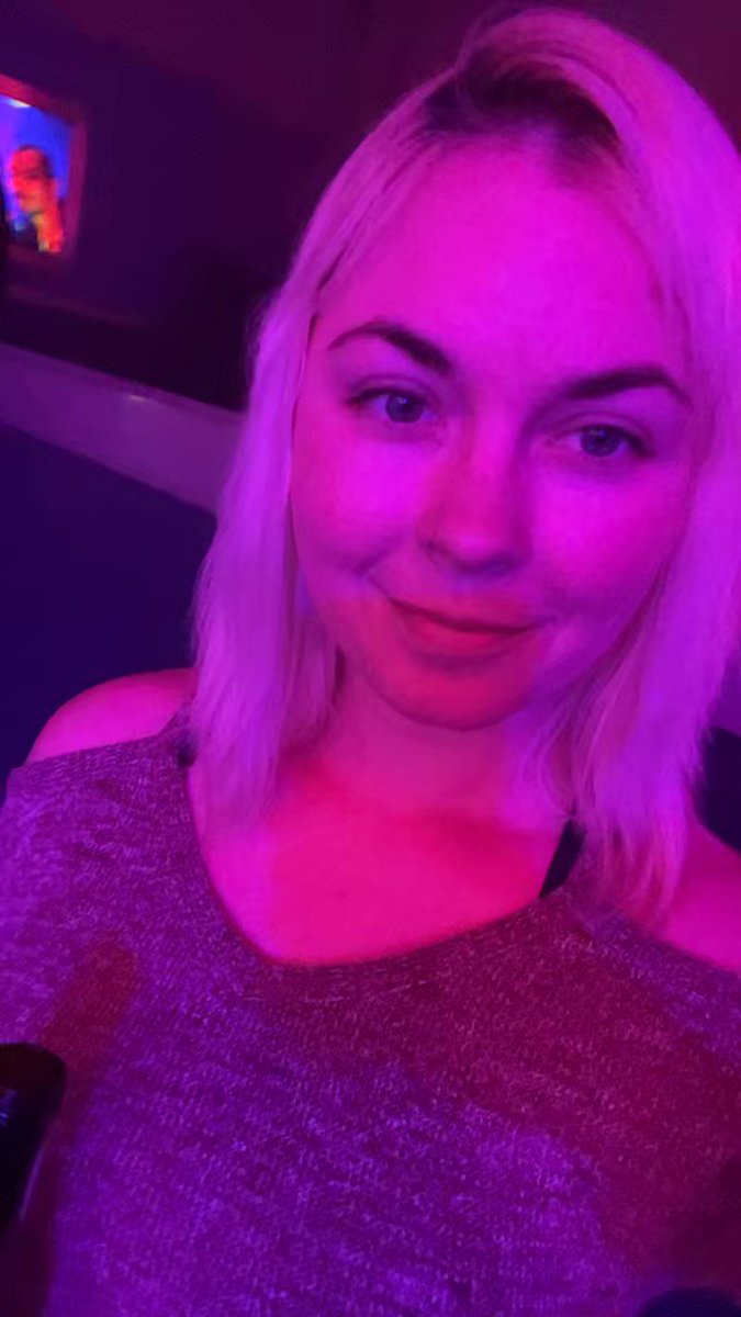 bailey-on-twitter-at-the-gay-bar