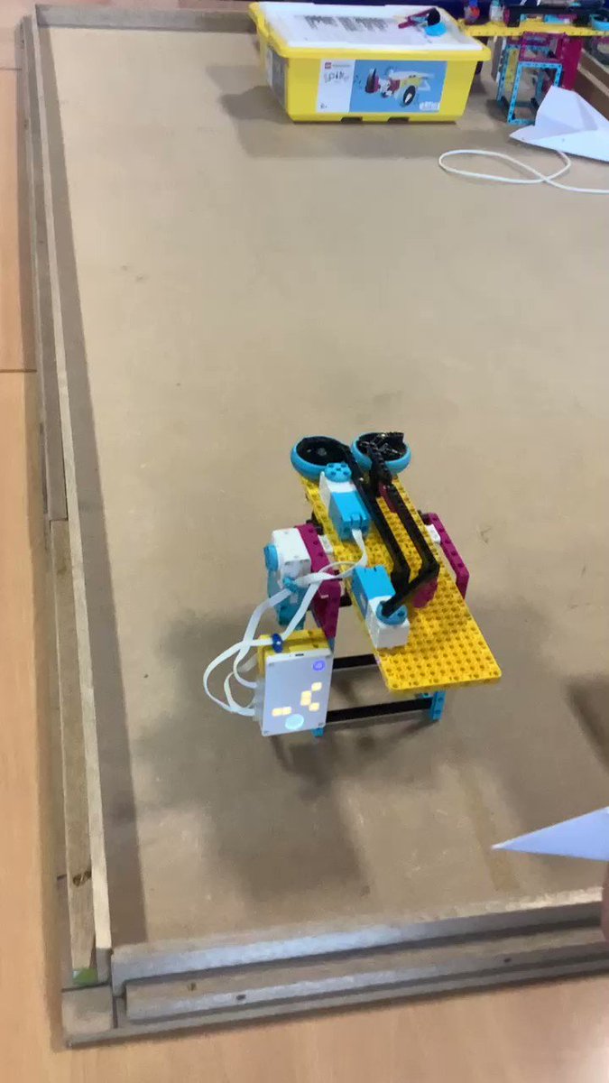 R9NpdOWVkOOsVra3 - Raising Robots - LEGO Education SPIKE Prime, MINDSTORMS & WeDo 2.0
