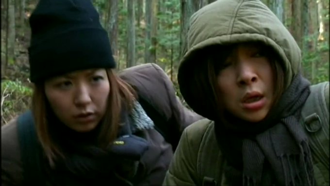 国境を越えようと画策する男女4人。
しかし、その計画は早くも破綻する…。
国境警備隊に見つかり、一人の女が連れ去れた。

どうすることもできず、ただ見ている事しかでかなかった仲間。
助けるために後をおうのだが…。

連れ去れた女に待ち受けていたのは、ただ絶望という二文字だった。 https://t.co/xGQ1I0hWZW