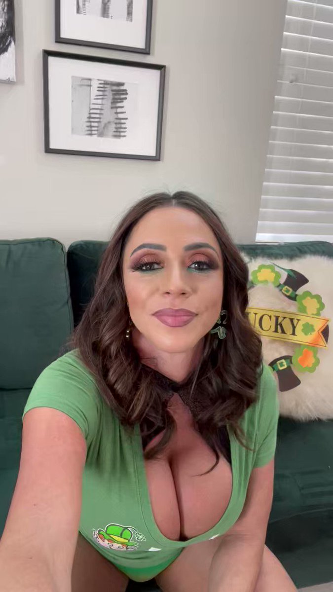 AriellaFerrera on X: Doing a live show soon you dont wanna miss this  t.coFk5d6MiXKD t.cojbrRdkX1Qf  X