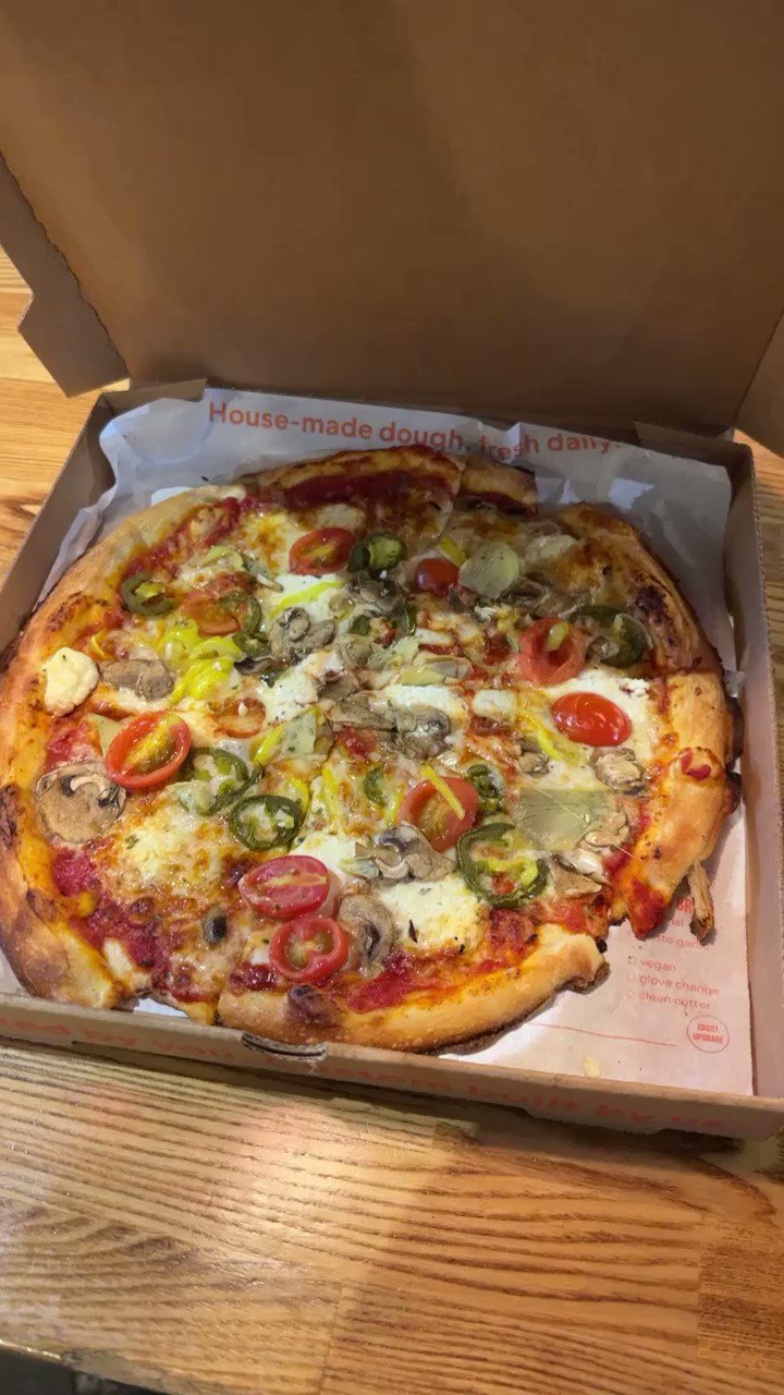 Blaze Pizza (BlazePizza) / Twitter
