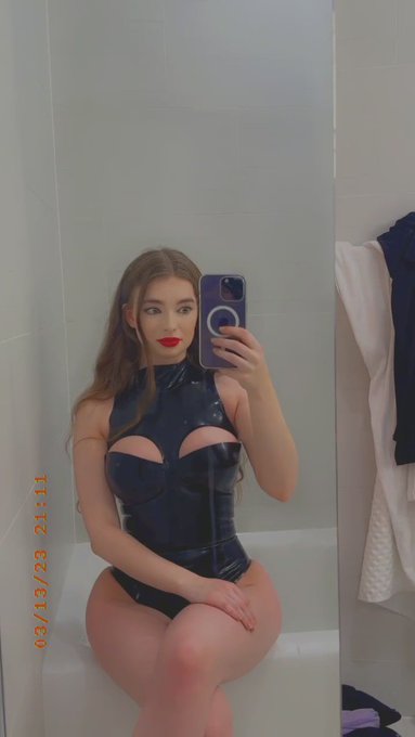 I love latex so much ?? https://t.co/RBKIqDzEBu