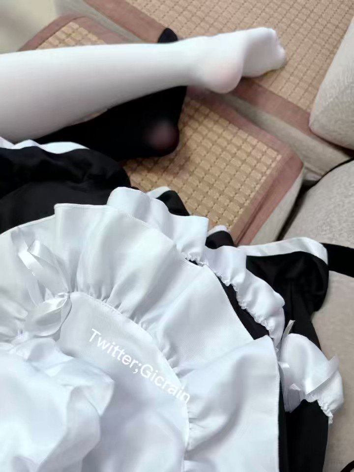 👀把裙子扒开漏出里面的小鸡鸡（仙女害羞）＃伪娘 ＃女装子-详情-牛仔裤视频