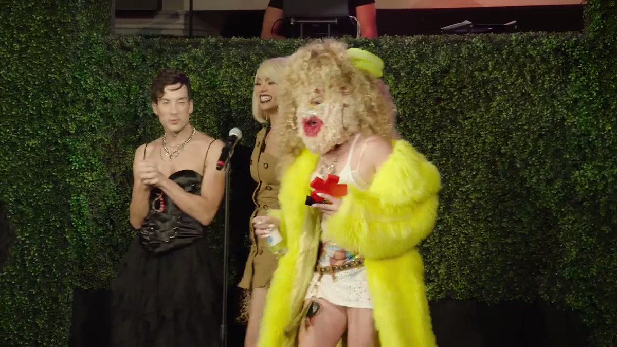 Break on Twitter "RT Queerty “All drag is valid, look at