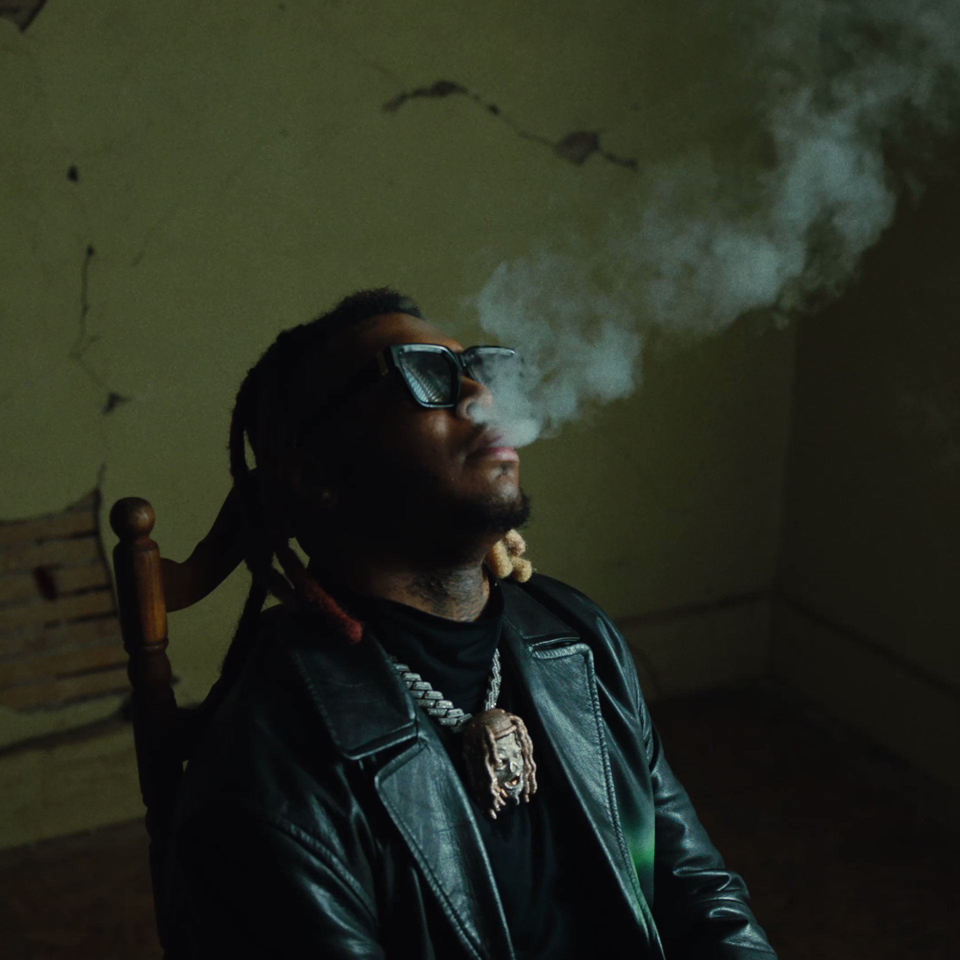 23番 Amazon.com: A-Premium Front Windshield Wiper Transmission