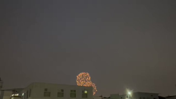 多摩川で打ち上げ花火やってました🎆皆さんにもお裾分けしますね☺️ 