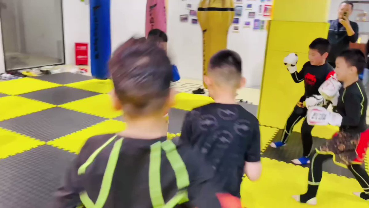 女孩强奸男孩    