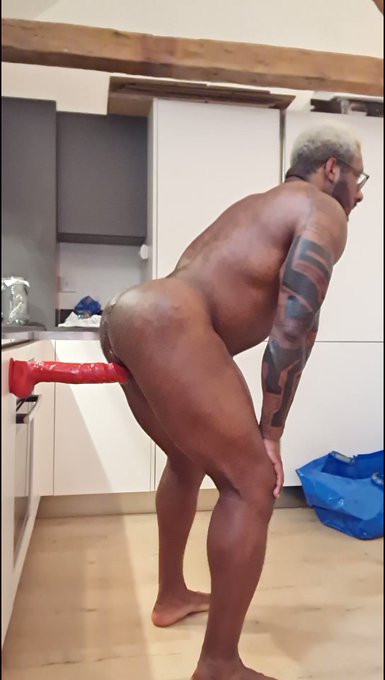 I forgot how thick BIG RED was 12"x 7 https://t.co/evbFYzUC4U