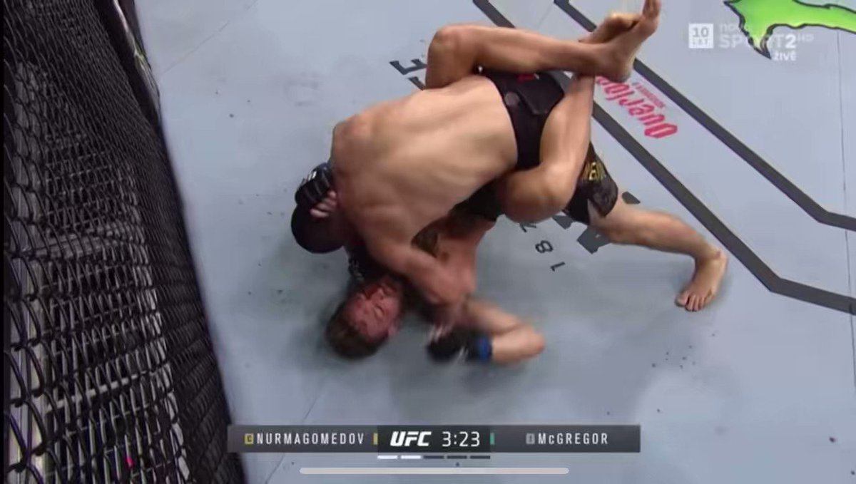 Never forget when Khabib was lighting up Conor’s face like a cristmas tree and Dominick Cruz decided to prove to people how hard he rides Mcgregors meat, man said he’s tryna ‘gas him out’ https://t.co/mhZCko6xve
