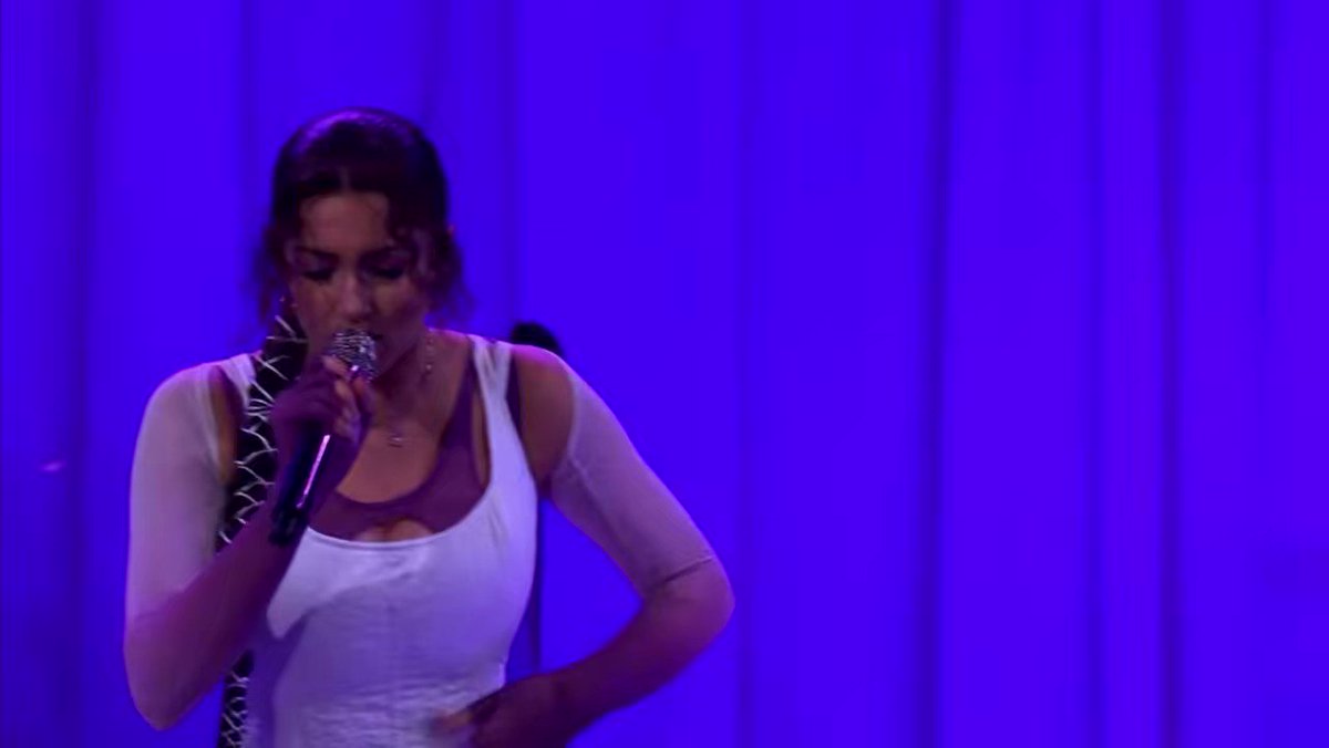 RT @buterasglass: tori kelly's first live performance of missin u <3
https://t.co/tffJMlEQ0p