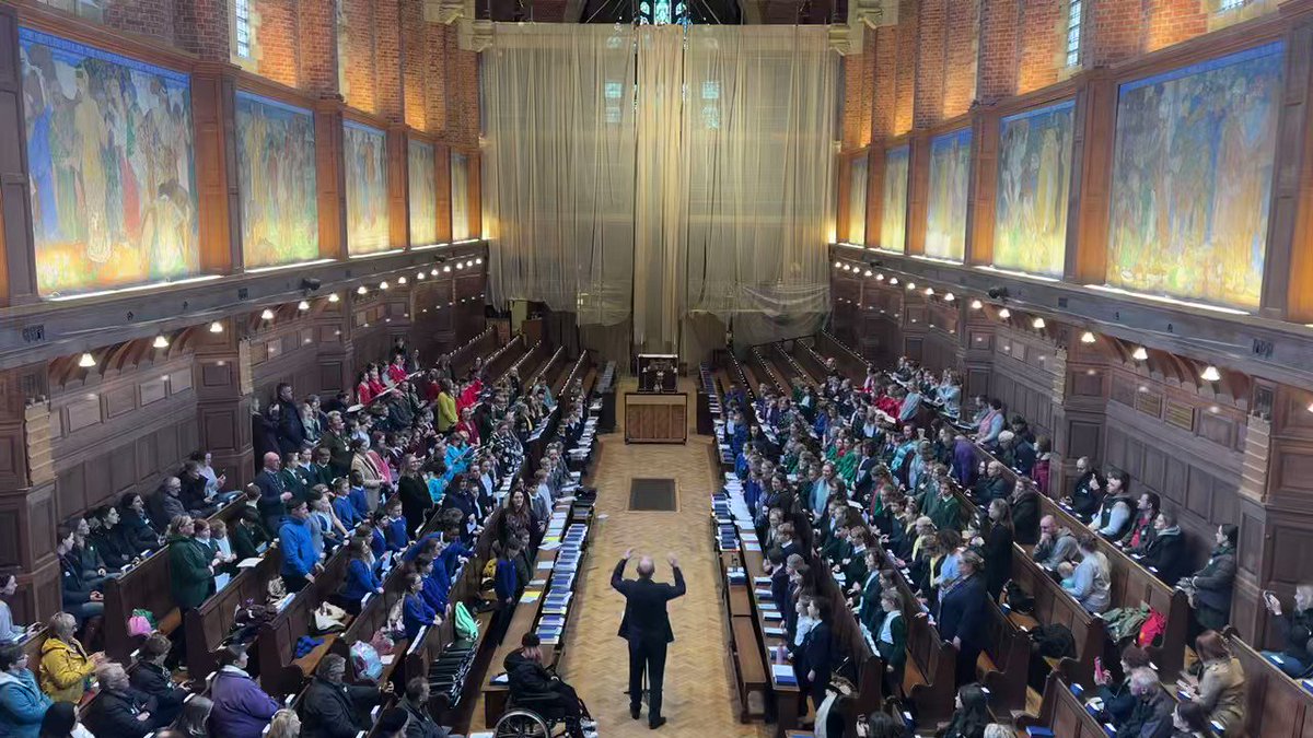 The secret to happiness? Bring together over 200 children from 28 local primary schools, and invite the amazing @davidlmusic to make music magic! With a Guinness World Record for conducting the UK’s largest #choir, David was the right man for the job!
#childrenschoir