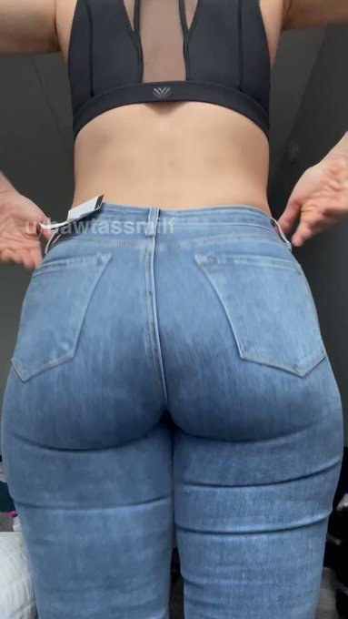I love how my ass jiggles even in tight jeans https://t.co/uSI1ZQ3CZY