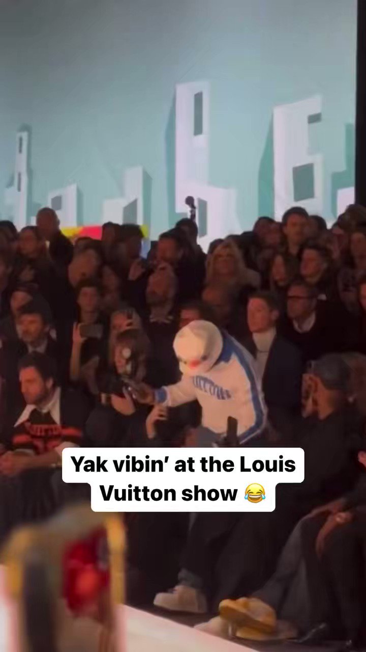 HipHopDX on X: Kodak Black turnt at Louis Vuitton's fashion show   / X