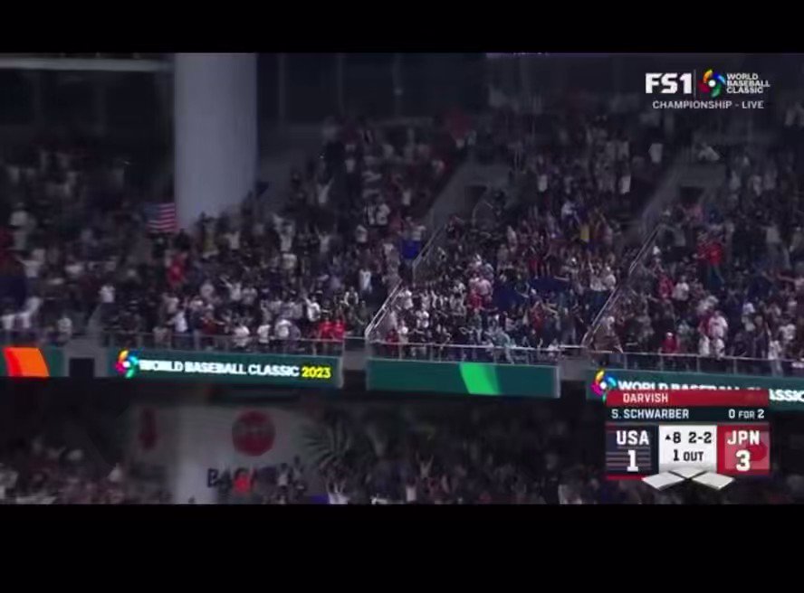 [討論] 剛剛Schwarber全壘打有人差點摔下樓