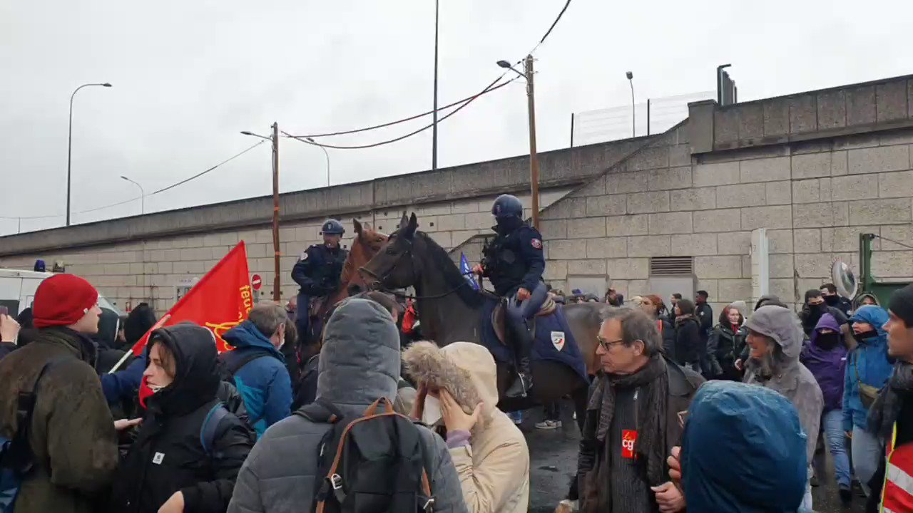 Attac France on X: "Répression en cours au #blocage de Romainville pour  casser la grève et l'action de blocage. Au moins 3 personnes ont été  interpellées. #ReformeDesRetraites #greve23mars https://t.co/L2LFk8j8uC" / X