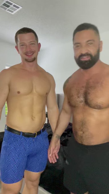 Deep Daddy Breeding #uncutdaddydick @JohnnyDonovannn #bareback 

https://t.co/D0x78pNREa https://t.c