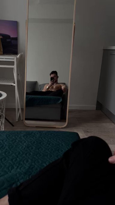 chill day #gay 
https://t.co/DdFbA8ZToX https://t.co/V8FM4hfyf9